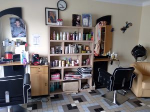 Salon de coiffure vue de l'intérieur